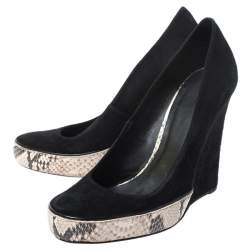 مملوكة مسبقًا Tory Burch Black Suede And Multicolor Embossed Python Platform Sandra Wedge Pumps Size 37