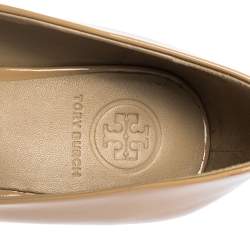 مملوكة مسبقًا Tory Burch Beige Patent Leather Lowell New Logo Wedge Pumps Size 37 