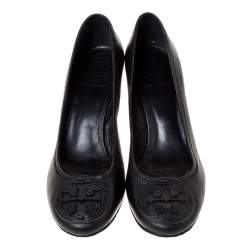 مملوكة مسبقًا Tory Burch Black Leather Chelsea Wedge Pumps Size 39