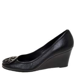 مملوكة مسبقًا Tory Burch Black Leather Chelsea Wedge Pumps Size 39