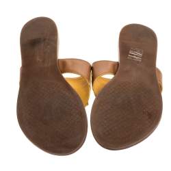 Pre Owned صندل بإصبع توري برش فلات جيمي جلد بنى مقاس 37