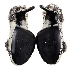 Pre Owned حذاء كعب عالى تورى برش مقدمة مفتوحة بيكسى مزخرف ساتان طباعة أسود / أبيض مقاس 38.5