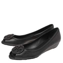 Pre Owned Tory Burch Black Leather Wedge Flats Size 37.5