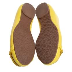 Pre Owned حذاء فلات باليه تورى برش جلد نقش سحلية أصفر مقاس 37