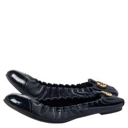 مملوكة مسبقًا Tory Burch Navy Blue Leather and Patent Leather Cap Toe Scrunch  Ballet Flats Size 37.5