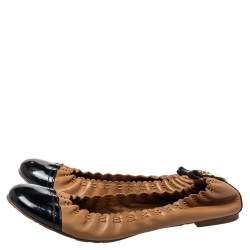 Pre Owned Tory Burch Black/Brown Leather And Patent Cap Toe Scrunch Ballet Flats Size 38