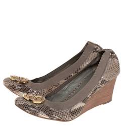 Pre Owned حذاء كعب عالى تورى برش كعب روكى كارولينا جلد نقش ثعبان  لونين مقاس 38.5 