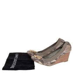 Pre Owned حذاء كعب عالى تورى برش كعب روكى كارولينا جلد نقش ثعبان  لونين مقاس 38.5 