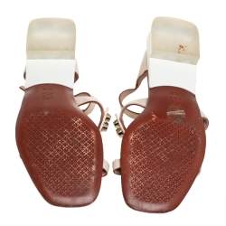 Pre Owned صندل فلات توري برش سير مرصع جلد بيج/ أبيض مقاس 38.5