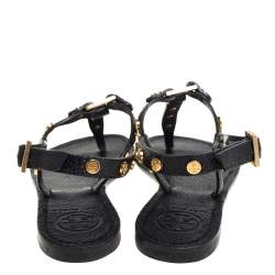 Pre Owned صندل توري برش فتحة كعب بإصبع مرصع جلد أسود مقاس 35.5