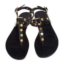 Pre Owned صندل توري برش فتحة كعب بإصبع مرصع جلد أسود مقاس 35.5