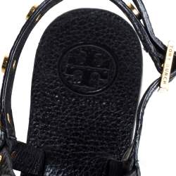 Pre Owned صندل توري برش فتحة كعب بإصبع مرصع جلد أسود مقاس 35.5