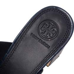 مملوكة مسبقًا صندل سلايد توري برش مارتين جلد نقشة التمساح أزرق كعب سميك مقاس 37