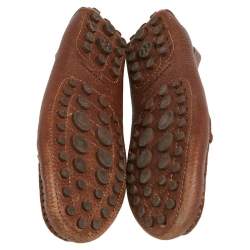 مملوكة مسبقًا حذاء لوفرز توري برش جلد بني مزين فيونكة سليب أون مقاس 36.5