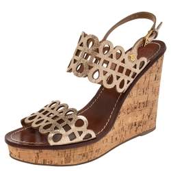 مملوكة مسبقًا Tory Burch Shimmery Gold Laser Cut Leather Nori Cork Wedges Platform Sandals Size 39