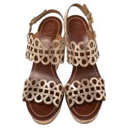مملوكة مسبقًا Tory Burch Shimmery Gold Laser Cut Leather Nori Cork Wedges Platform Sandals Size 39