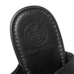 Pre Owned صندل توري برش فلات بإصبع أماندا جلد أسود مقاس 41