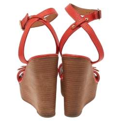 Pre Owned صندل توري برش جلد أحمر مرجاني بمقدمة مفتوحة وحزام كاحل بكعب روكي مقاس 38