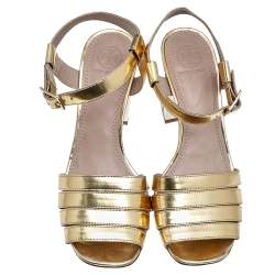 مملوكة مسبقًا صندل توري برش جلد ذهبي ميتاليك كعب سميك سير كاحل مقاس 38.5