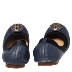 مملوكة مسبقًا Tory Burch Navy Blue Leather Scrunch Ballet Flats Size 37