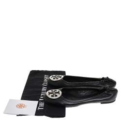 Pre Owned حذاء فلات باليرينا شعار ميني ترافيل جلد أسود مقاس 38.5