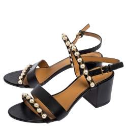 Pre Owned صندل توري برش إيمي جلد أسود بحزام كاحل مزين باللؤلؤ مقاس 38