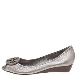 Pre Owned Tory Burch Silver Leather Wedge Pumps Size 37.5