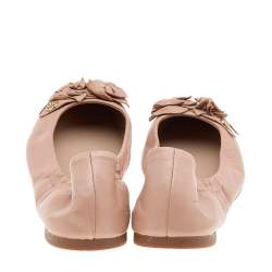 Pre Owned Tory Burch Beige Leather Flower Scrunch Ballet Flats Size 38
