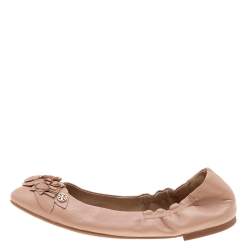 Pre Owned Tory Burch Beige Leather Flower Scrunch Ballet Flats Size 38