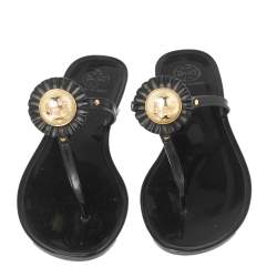 Pre Owned صندل فلات إصبع توري برش ميلودي جيلي أسود مزين لؤلؤ مزخرف شعار الماركة مقاس 39.5