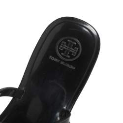 Pre Owned صندل فلات إصبع توري برش ميلودي جيلي أسود مزين لؤلؤ مزخرف شعار الماركة مقاس 39.5