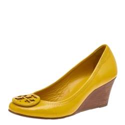 مملوكة مسبقًا حذاء كعب عالي توري برش سالي جلد أصفر لامع كعب روكي مقاس 37.5