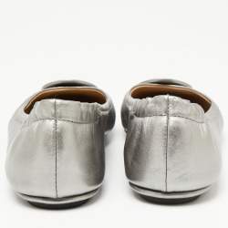 Pre Owned حذاء باليرينا فلات توري برش جلد فضي مجعد مقاس 35.5