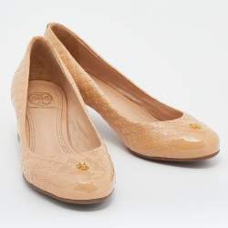 Pre Owned Tory Burch Beige Patent Quilted Leather Round Toe Block Heel Pumps Size 36