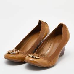 Pre Owned حذاء كعب عالي توري برش جلد لامع بني كعب روكي مجعد مقاس 36