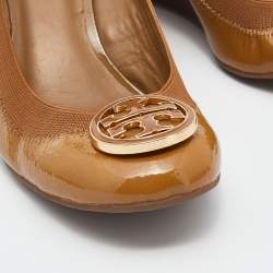 Pre Owned حذاء كعب عالي توري برش جلد لامع بني كعب روكي مجعد مقاس 36