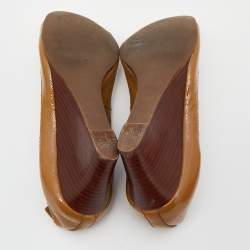 Pre Owned حذاء كعب عالي توري برش جلد لامع بني كعب روكي مجعد مقاس 36