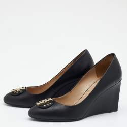 مملوكة مسبقًا Tory Burch Black Leather Luna Wedge Pumps Size 39.5