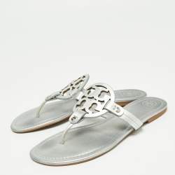 Pre Owned صندل بإصبع توري برش ميلير فلات جلد ميتالك فضي مقاس 39