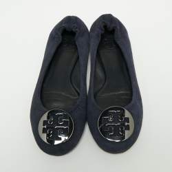 Pre Owned حذاء باليرينا فلات توري برش ميني سويدي أزرق كحلي مجعد مقاس 35.5