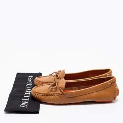 مملوكة مسبقًا حذاء لوفرز توري برش جلد بني بفيونكة سليب أون مقاس 38.5