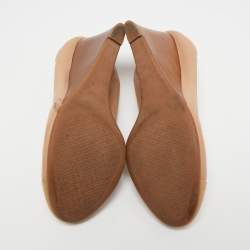 Pre Owned Tory Burch Two Tone Patent and Leather Caroline Scrunch Wedge Pumps Size 37