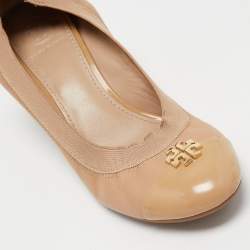 Pre Owned Tory Burch Two Tone Patent and Leather Caroline Scrunch Wedge Pumps Size 37