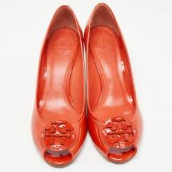 Pre Owned Tory Burch Orange Patent Leather Sally   Logo Wedge Peep Toe Pumps Size 38.5