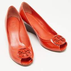 Pre Owned Tory Burch Orange Patent Leather Sally   Logo Wedge Peep Toe Pumps Size 38.5