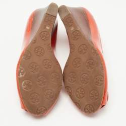Pre Owned Tory Burch Orange Patent Leather Sally   Logo Wedge Peep Toe Pumps Size 38.5