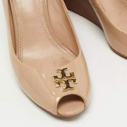 Pre Owned Tory Burch Nude Patent Leather Lowell Peep Toe Wedge Pumps Size 38