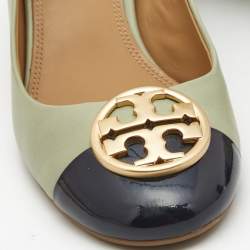 Pre Owned Tory Burch Green/Navy Blue Patent and Leather Chelsea Pumps Size 37