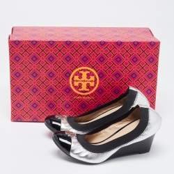 Pre Owned Tory Burch Silver/Black Foil Leather Scrunch Wedge Pumps Size 35