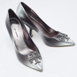 Pre Owned Tory Burch Silver Python Embossed Leather Logo Pumps Size 39